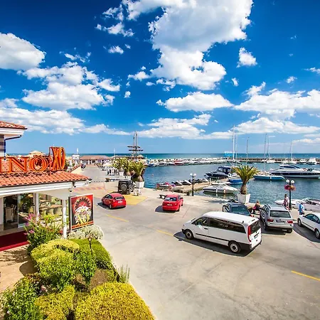 迪尼威滨海宫酒店 5*