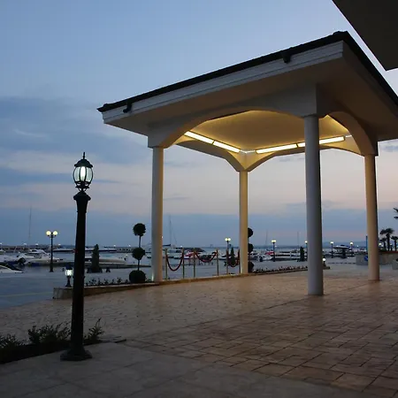 Hotel Palace Marina Dinevi 5*