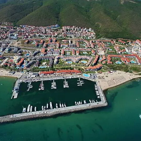 Szálloda Palace Marina Dinevi 5*
