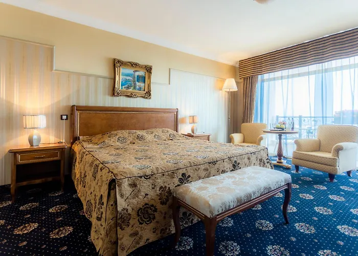 Отель Palace Marina Dinevi