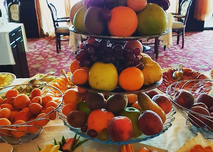 Отель Palace Marina Dinevi 5*